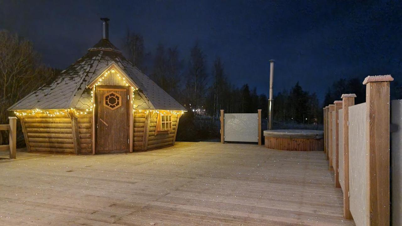 Отель The Friendly Moose Эверторнео Экстерьер фото